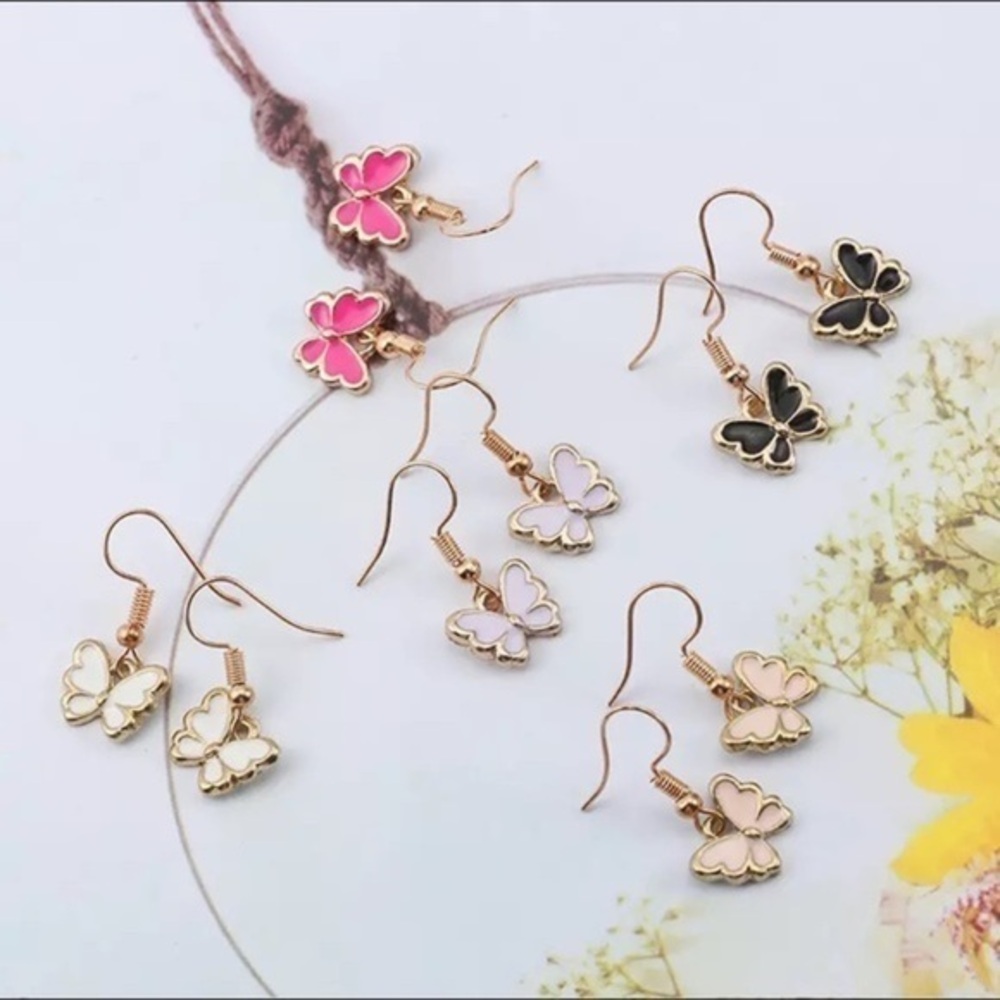 3/$30 💛 Butterfly Earrings